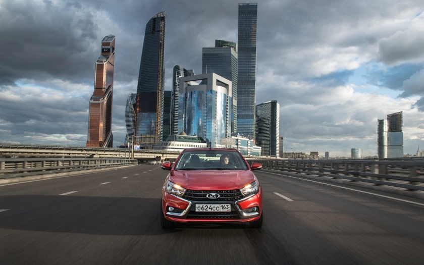 LADA Vesta и LADA XRAY авторизованы для использования в системе Яндекс.Такси во всех регионах России.